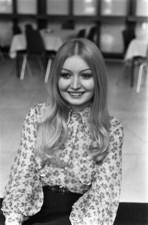 mary hopkin nude|Those Were the Days: 22 Black and White Photographs of a。